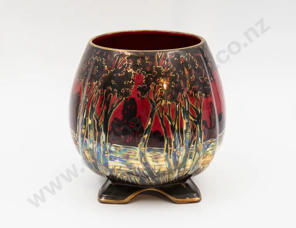 Grimwades Lustre Fisherman Pattern Footed Lobed Vase 15cm H Image 1++