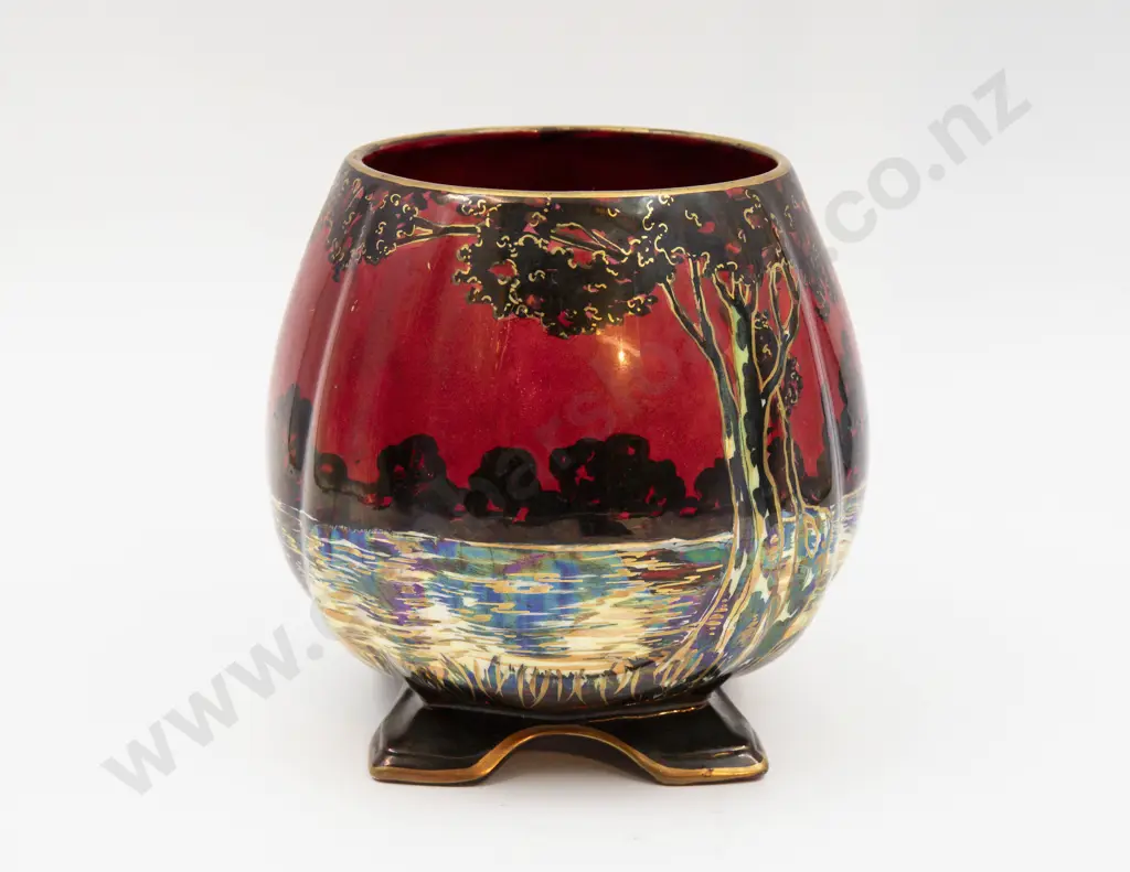 Grimwades Lustre Fisherman Pattern Footed Lobed Vase 15cm H Image 1++