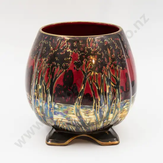 Grimwades Lustre Fisherman Pattern Footed Lobed Vase 15cm H