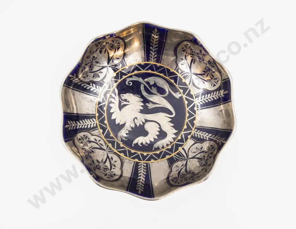 Grimwades Decagonal Griffin Decorated Lustre Tazza 8cm H x 15.5cm Dia Image 1++