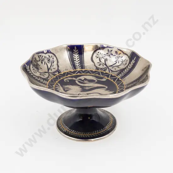 Grimwades Decagonal Griffin Decorated Lustre Tazza 8cm H x 15.5cm Dia
