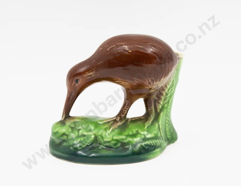 Crown Lynn Kiwi Vase 11.5cm H Image 1++