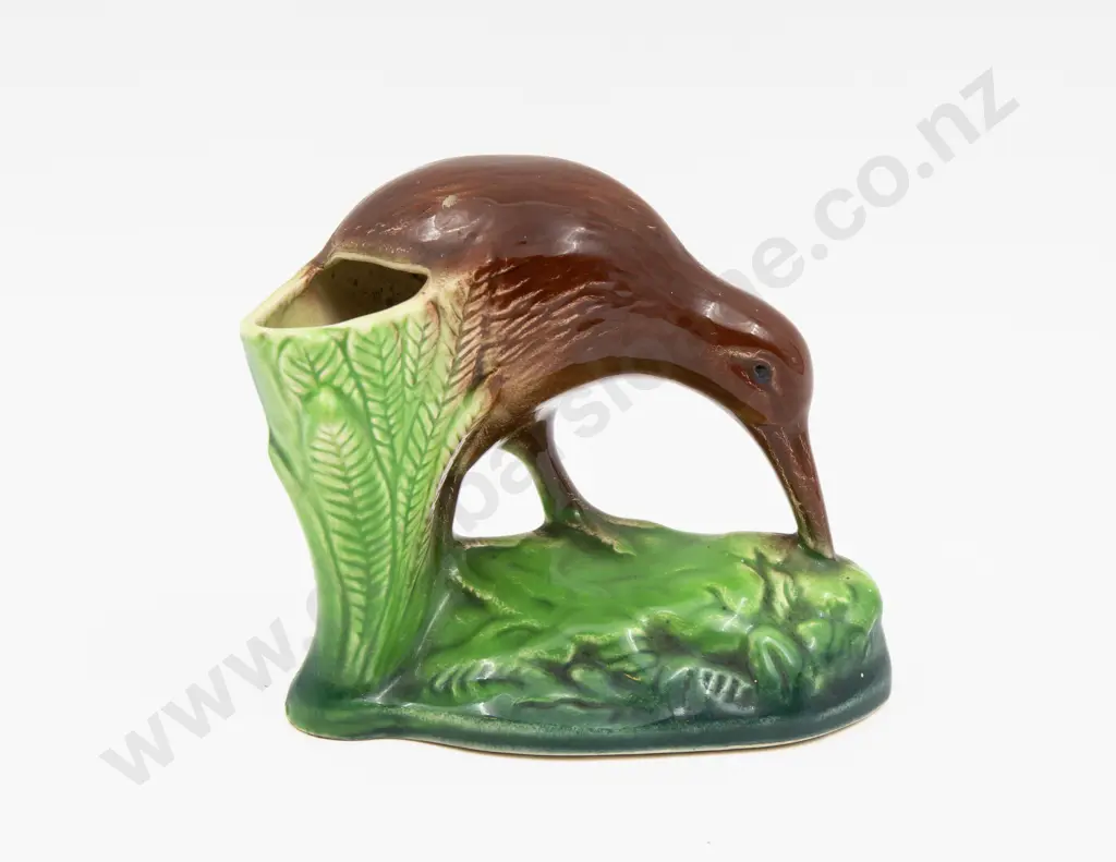 Crown Lynn Kiwi Vase 11.5cm H Image 1++