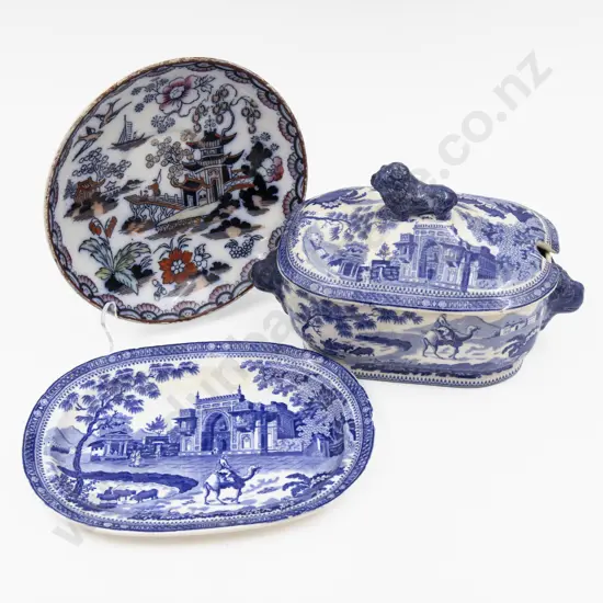 Early C19th J & J Rodgers B&W Printed Ware Camel Pattern Sauce Tureen on Ashet with odd Saucer