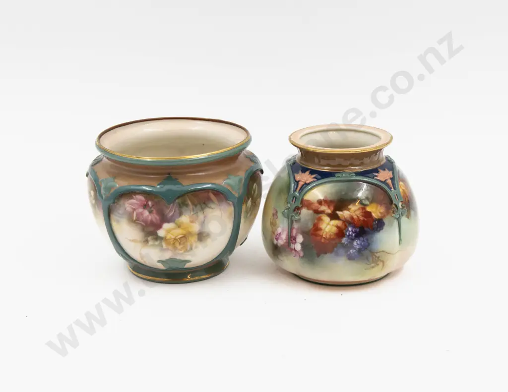 Hadleys Worcester Roses and Autumn Berries Painted Planter and Posy Pot Image 1++