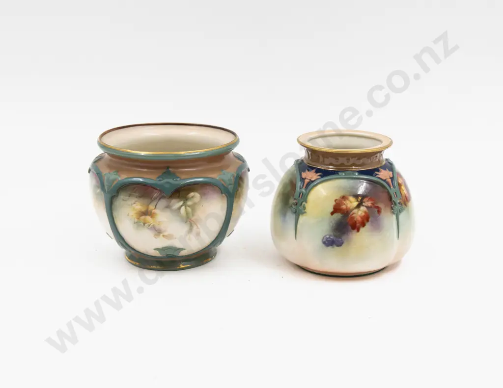 Hadleys Worcester Roses and Autumn Berries Painted Planter and Posy Pot Image 1++