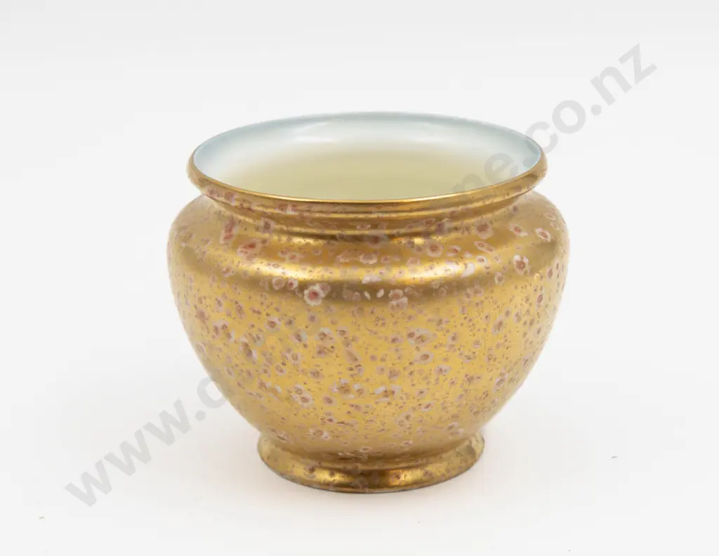 C1913 Royal Worcester Painted Roses on All Gilt Ground Planter signed Bray Image 1++