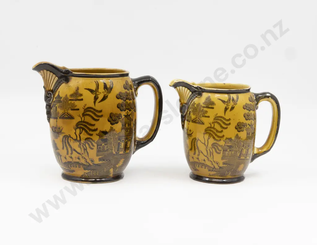RD Graduated Pair "Willow Pattern" Series Jugs 18cm & 15.5cm H Image 1++