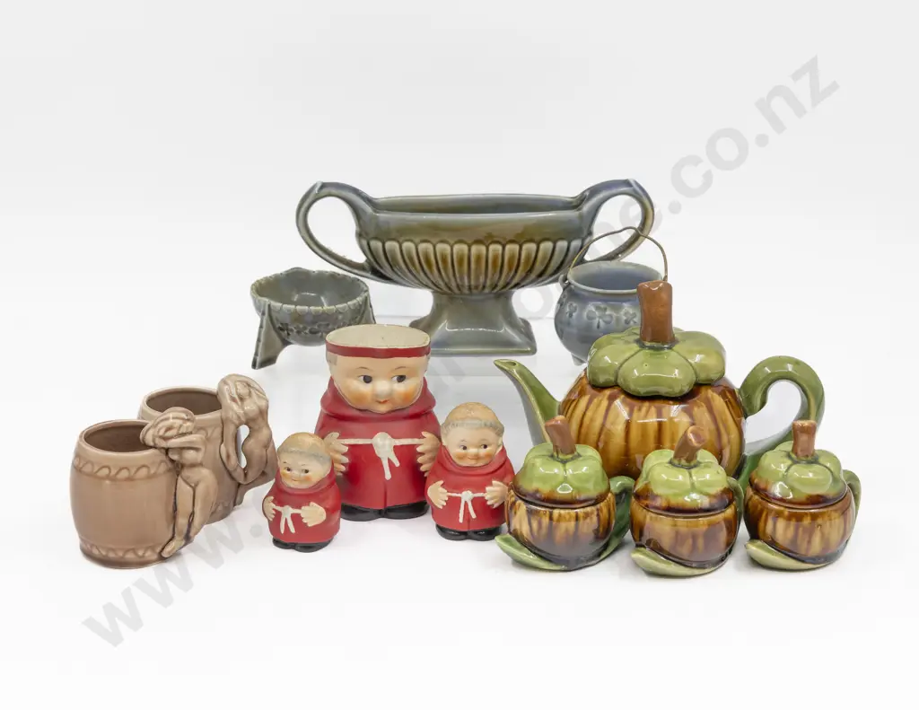 Assorted Pottery incl Hummel - Wade Image 1++