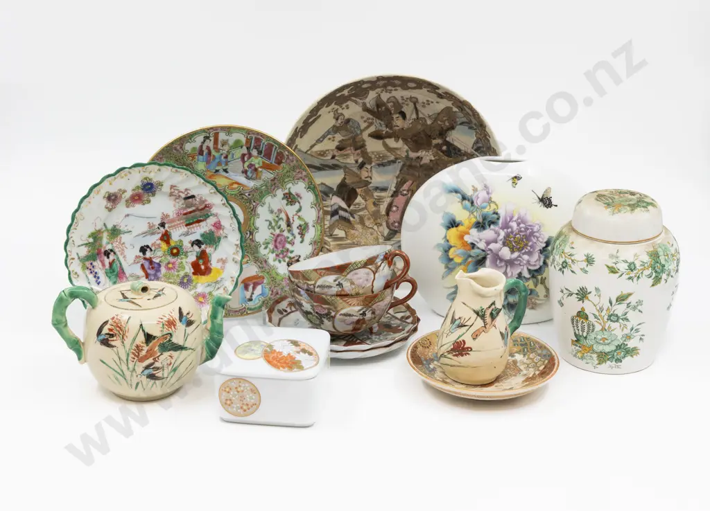 Various Oriental Porcelain & Pottery Image 1++