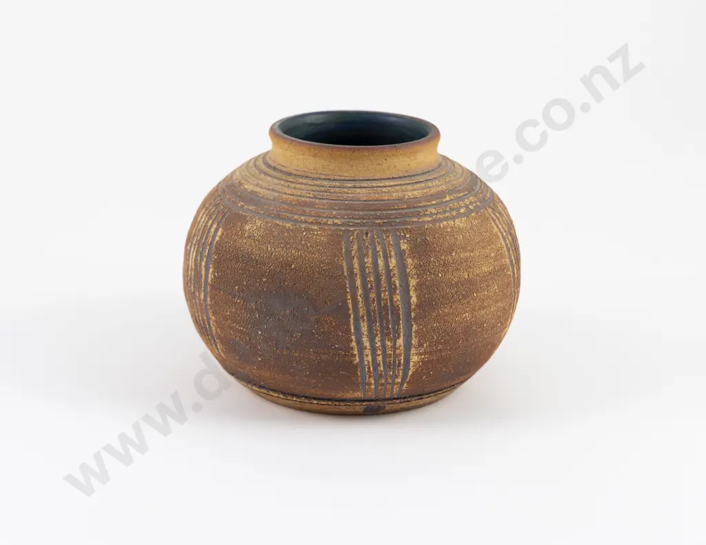 Roger Brittain Vase Image 1++