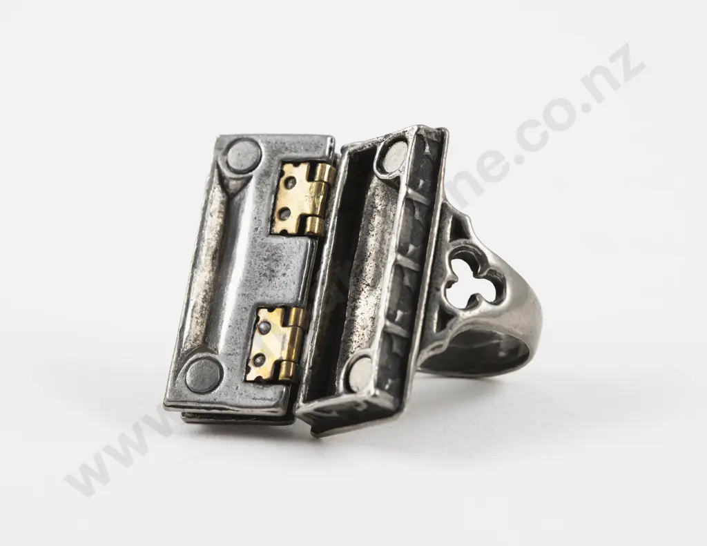 Alchemy Carta Single Swarovski Crystal 'Pope Alexander's Poison Casket' Ring Image 1++