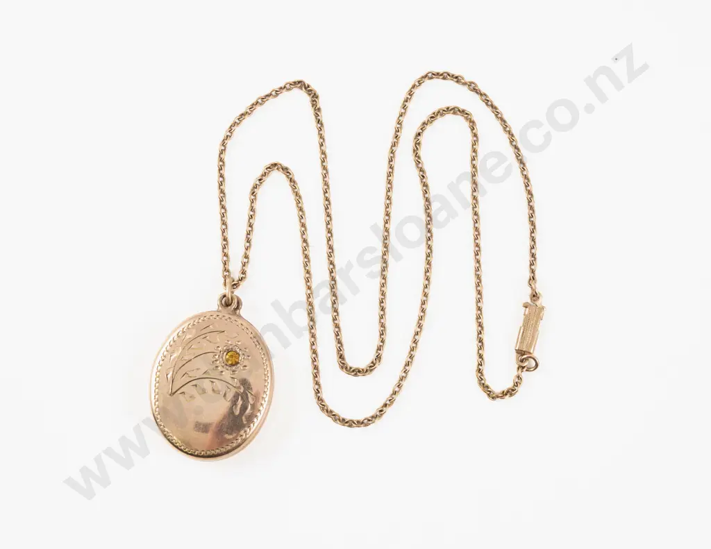 Gold Plated Oval Photo Locket on Neck Chain Image 1++