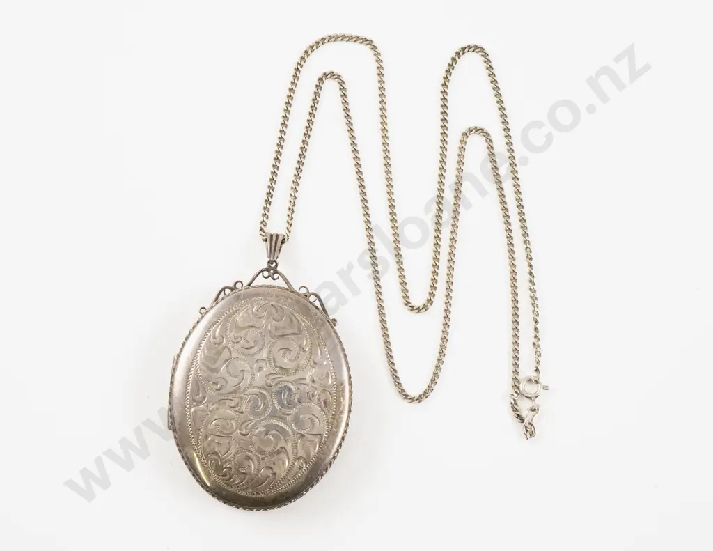 Large S/S Engraved Oval Photo Locket on S/S Neck Chain Image 1++