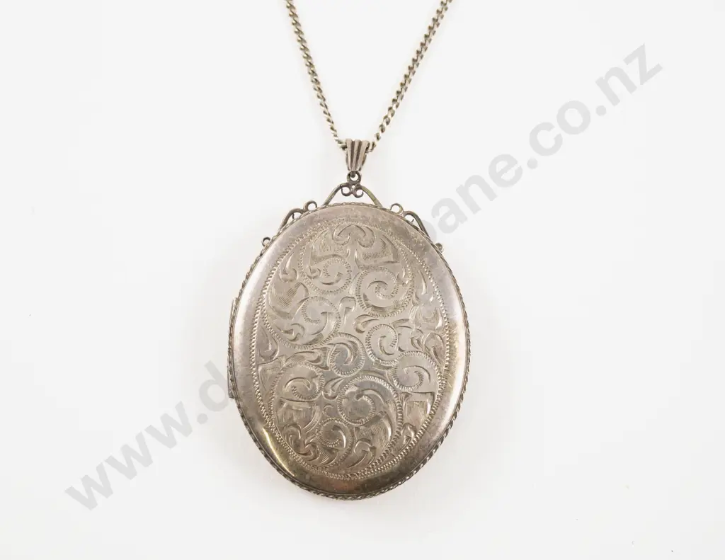 Large S/S Engraved Oval Photo Locket on S/S Neck Chain Image 1++
