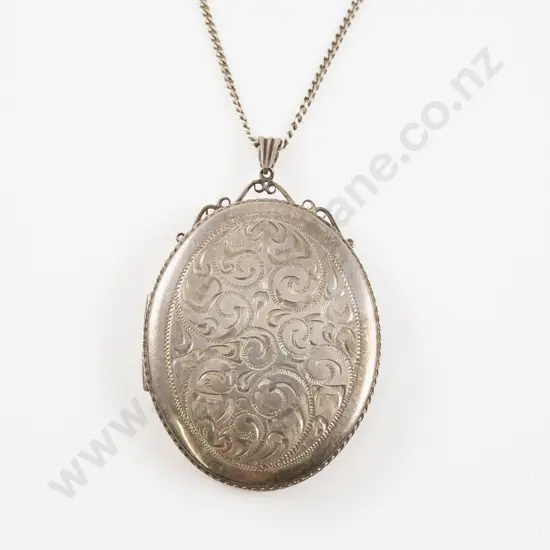 Large S/S Engraved Oval Photo Locket on S/S Neck Chain