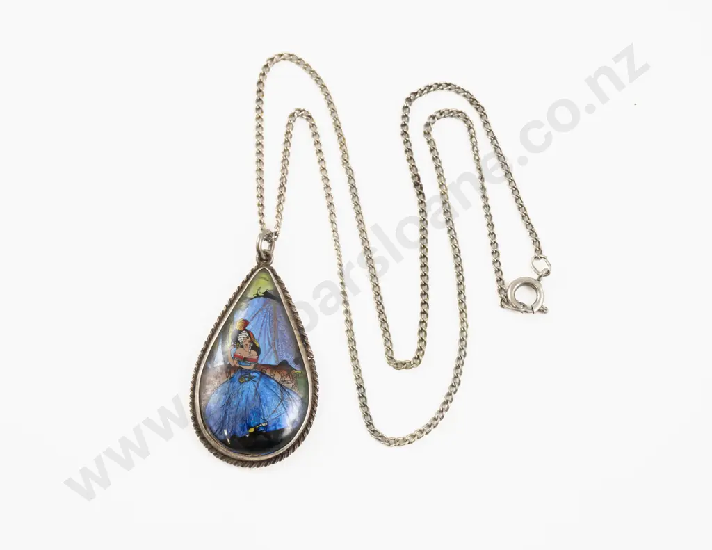 Vintage S/S Mounted Butterfly Wing Pendant Image 1++