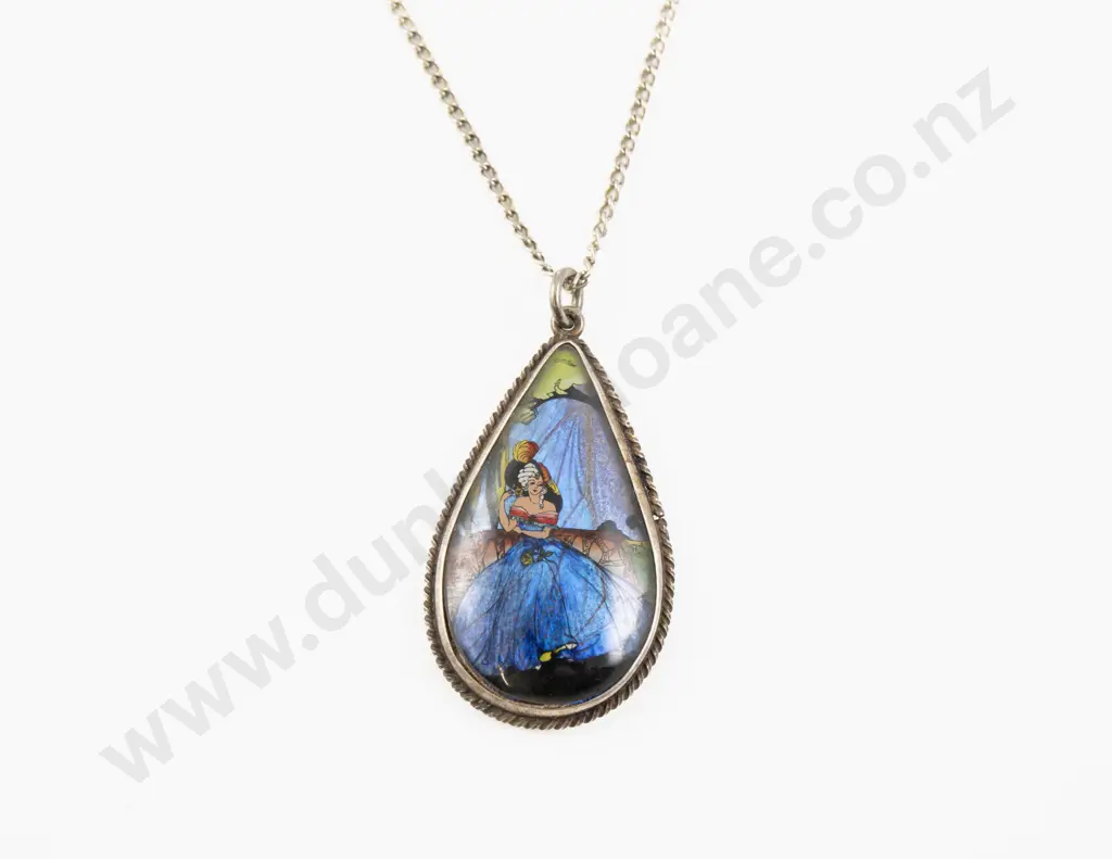 Vintage S/S Mounted Butterfly Wing Pendant Image 1++