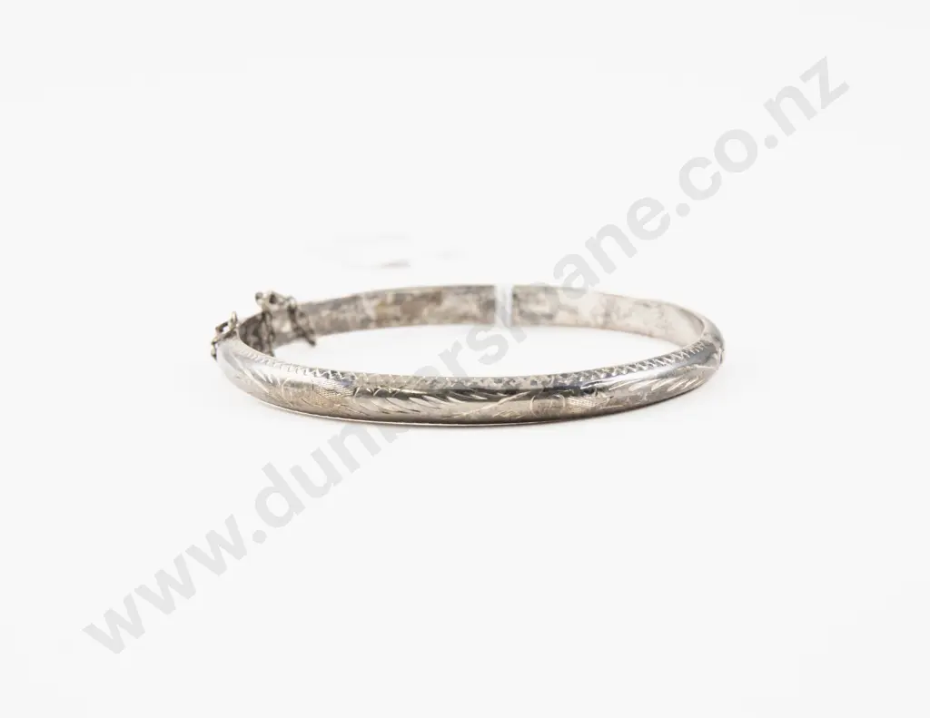 S/S Engraved Hinged Snap Bangle Image 1++