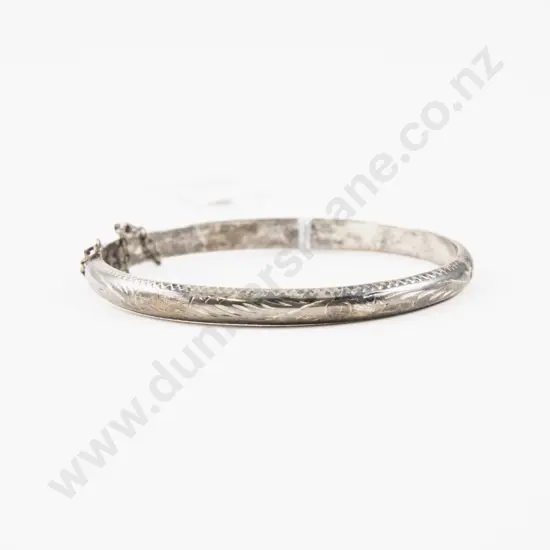 S/S Engraved Hinged Snap Bangle