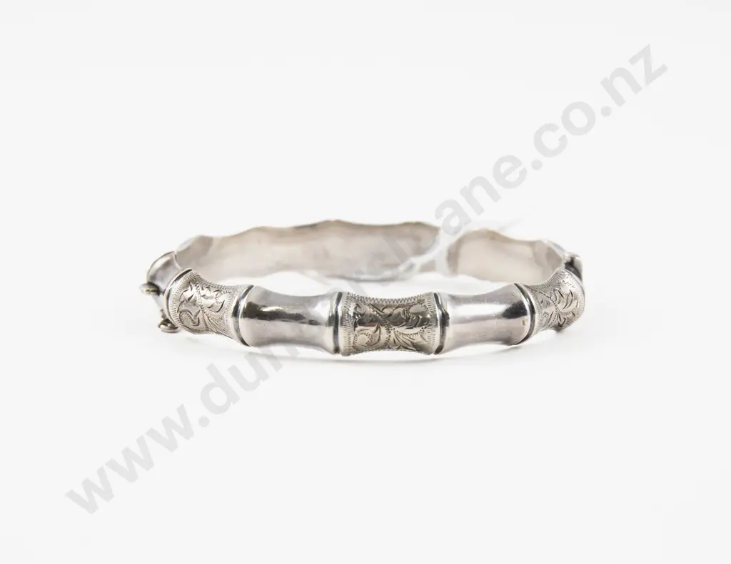 S/S Bamboo Hinged Snap Bangle Image 1++