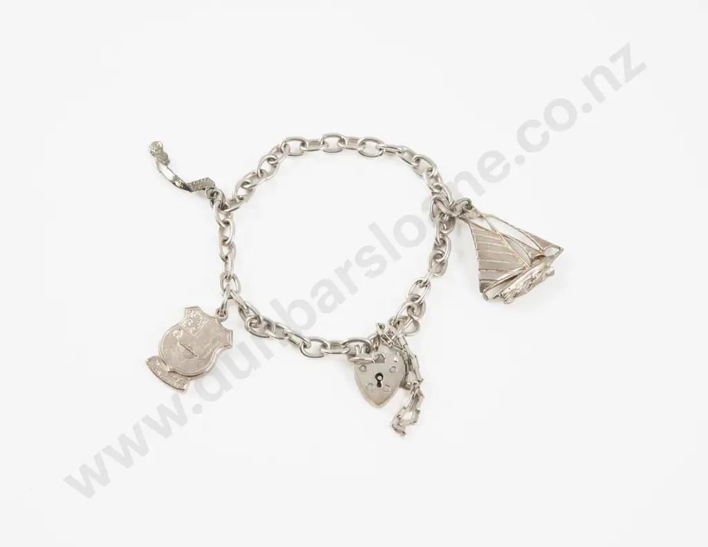 S/S Curb Link Bracelet with Heart Padlock Clasp and Three Charms Image 1++