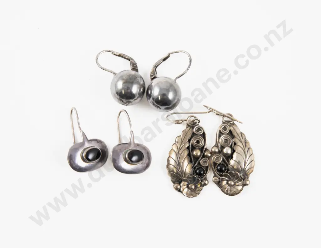Three Pairs of S/S Pendant Drop Earrings Image 1++