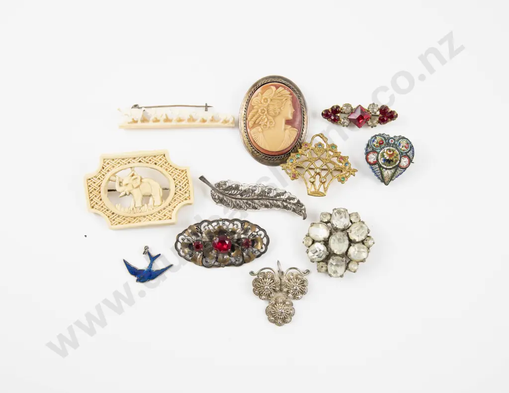 Collection of Assorted Vintage Jewellery incl sterling silver and ivory Image 1++