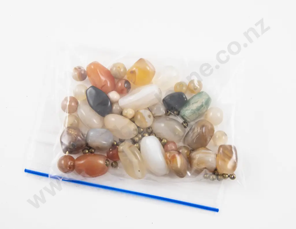 Collection of Assorted Semi-Precious Agate Beads Image 1++