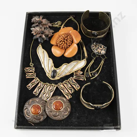 Collection of Assorted Costume Jewellery