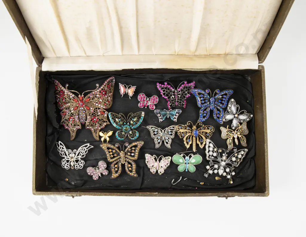 Collection of Assorted Costume Jewellery Rhinestone Butterfly Brooches and Hair Clip Image 1++
