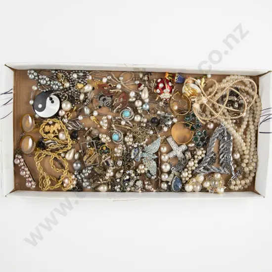 Collection of Assorted Costume Jewellery