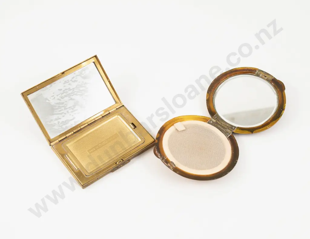 Mid 20th Century Zenette (England) Gold Plated Powder Compact Image 1++