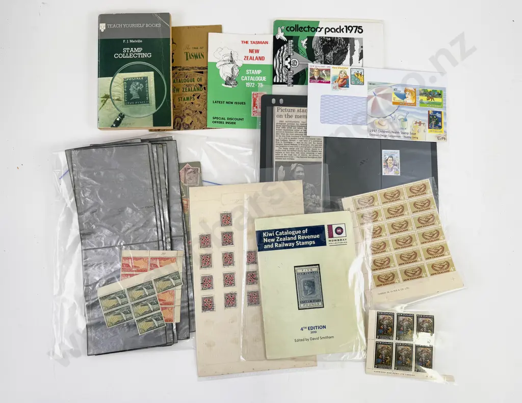 NZ Assorted Decimal Mint Stamps FCDs with Pre-decimal Mainly Mint Various Stamps Image 1++