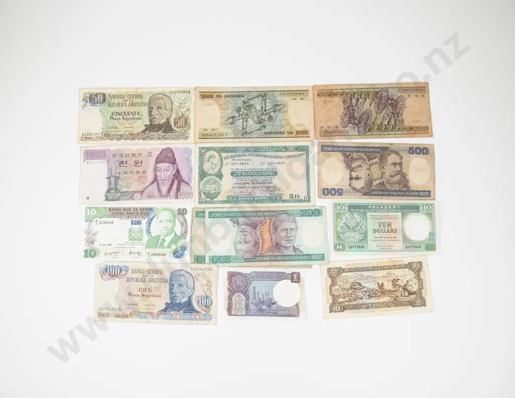 Small Collection Vintage World Bank Notes Image 1++