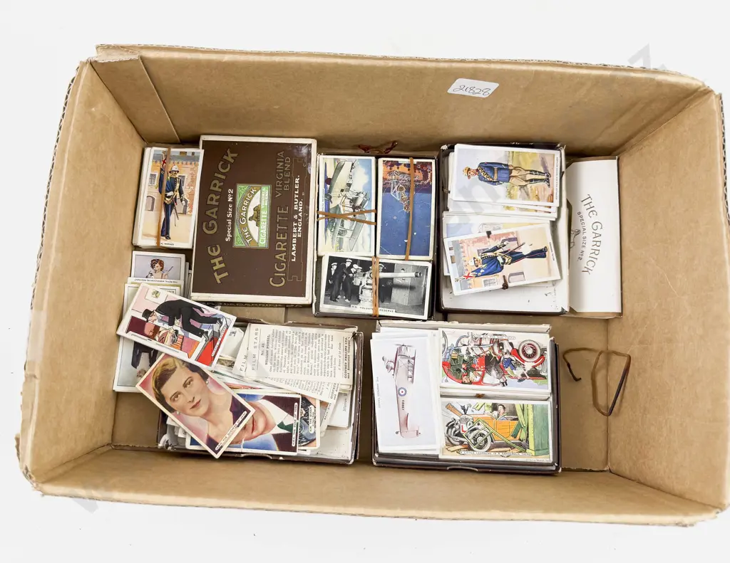 Collection Cigarette Cards and Garrick Card Cig Boxes Image 1++