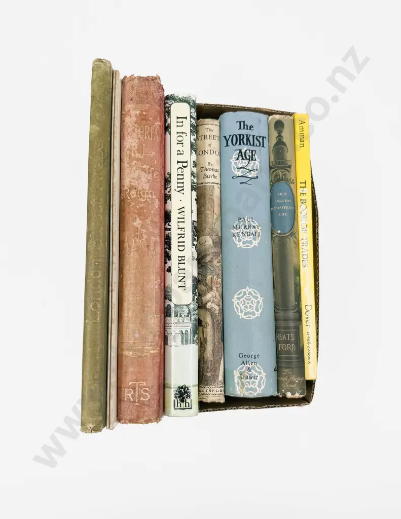 Small Box of Assorted books Relating To British History Image 1++