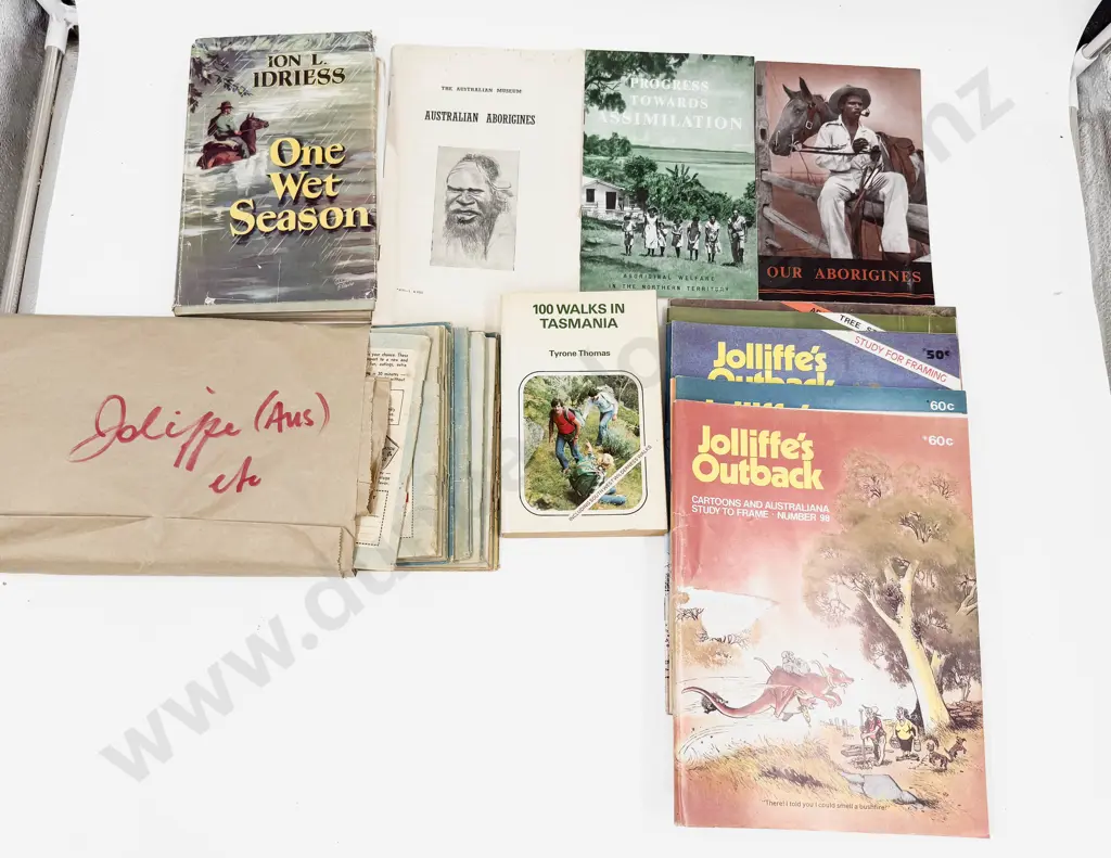Small Box Assorted Vintage Australian Books & Magazines Image 1++