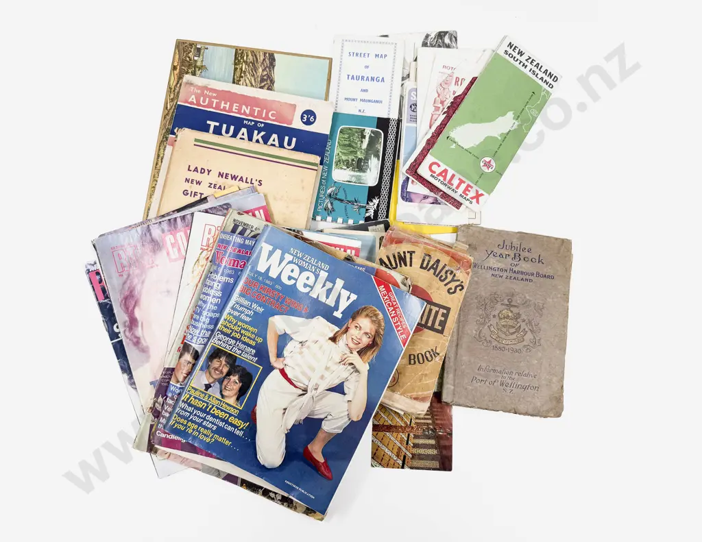 Qty of Assorted Vintage NZ Magazines & Pamphlets Image 1++