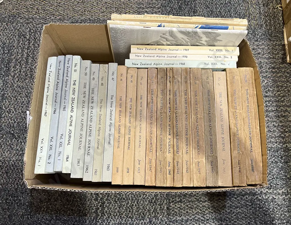 Box of Assorted Vintage NZ Alpine Journals Image 1++