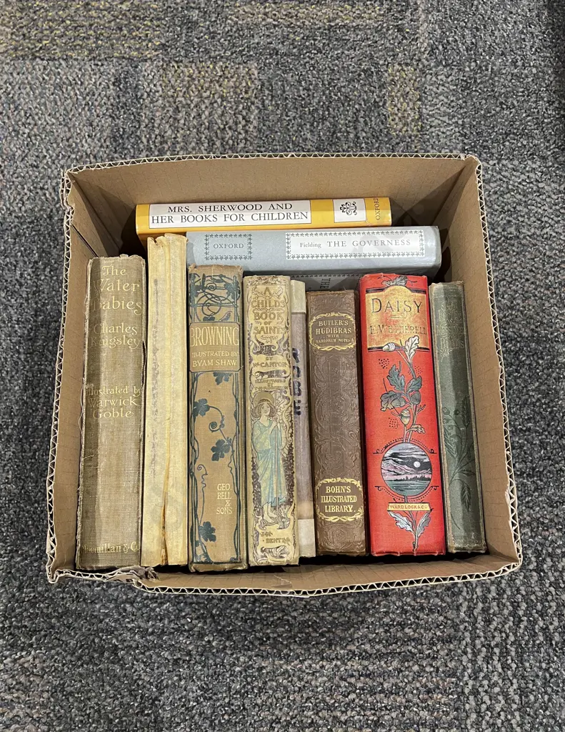 Box Assorted Vintage Fiction Image 1++
