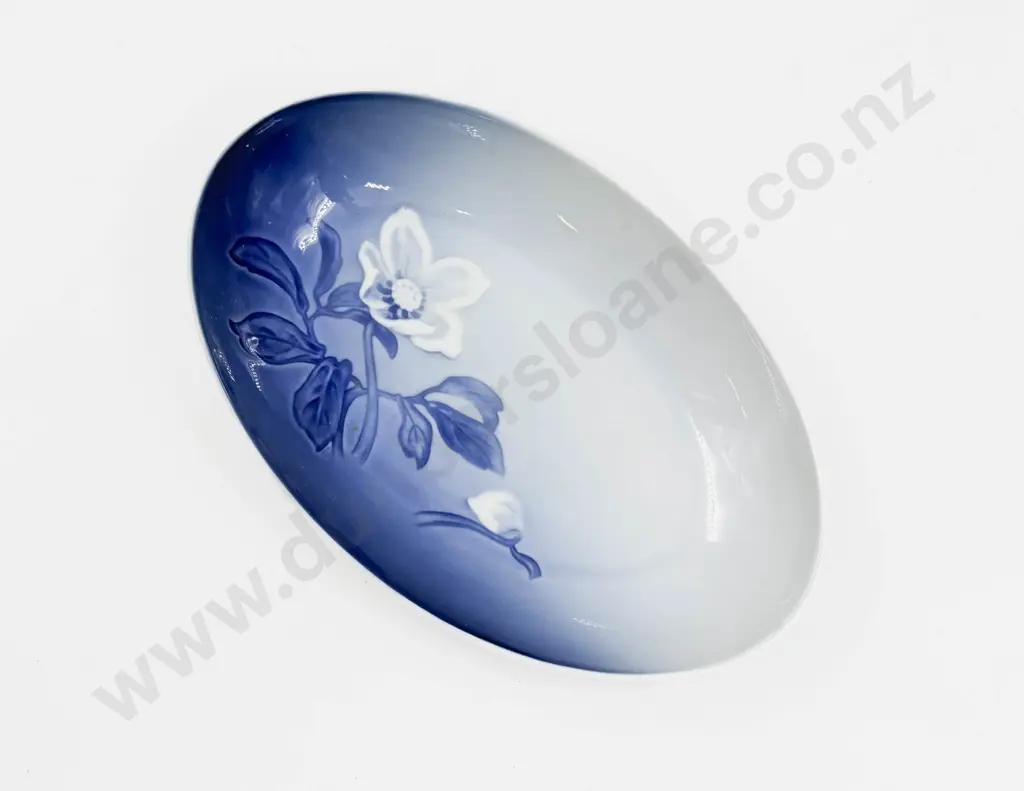 B & G Oval Shallow Dish Image 1++