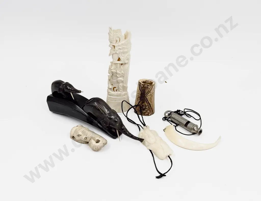 Qty of Assorted Ivory/Horn & Bone Decorative Pieces Image 1++