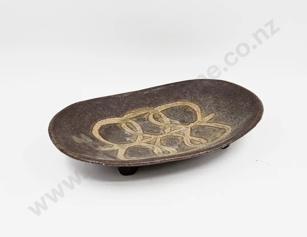NZ Oval Footed Pottery Dish Image 1++