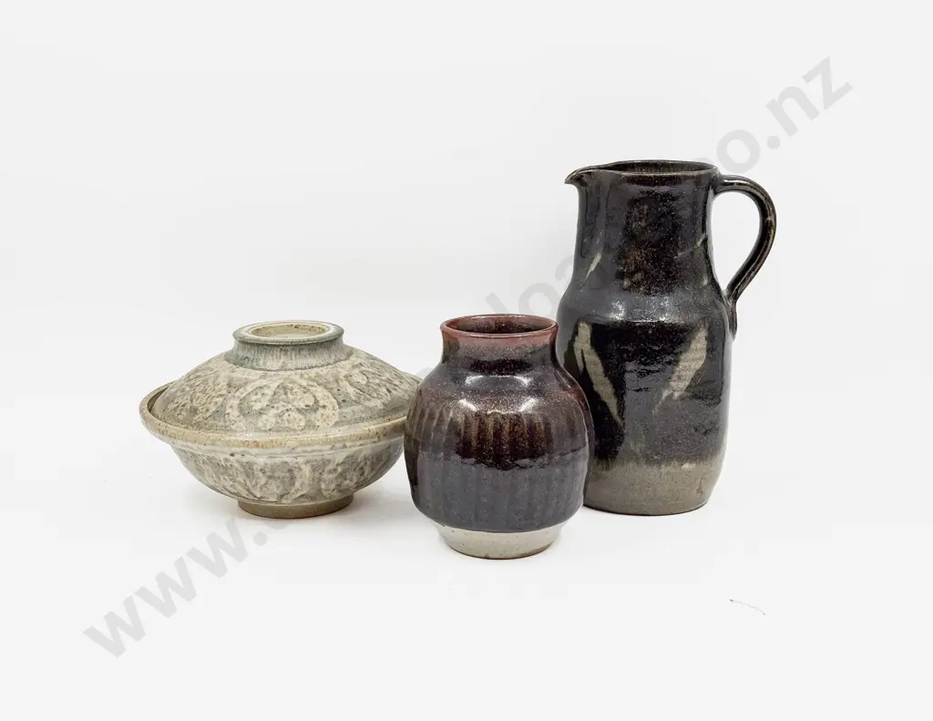 Three Pces of Assorted NZ Pottery Image 1++