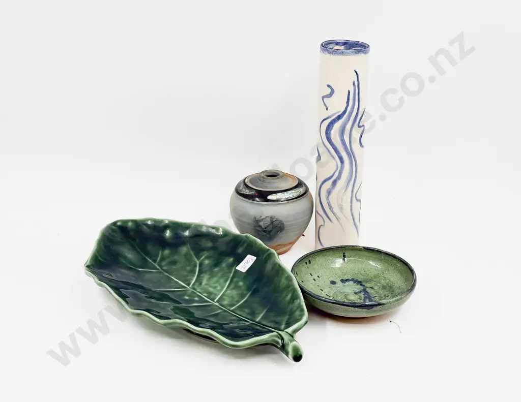 Small Qty of Assorted NZ Pottery Image 1++