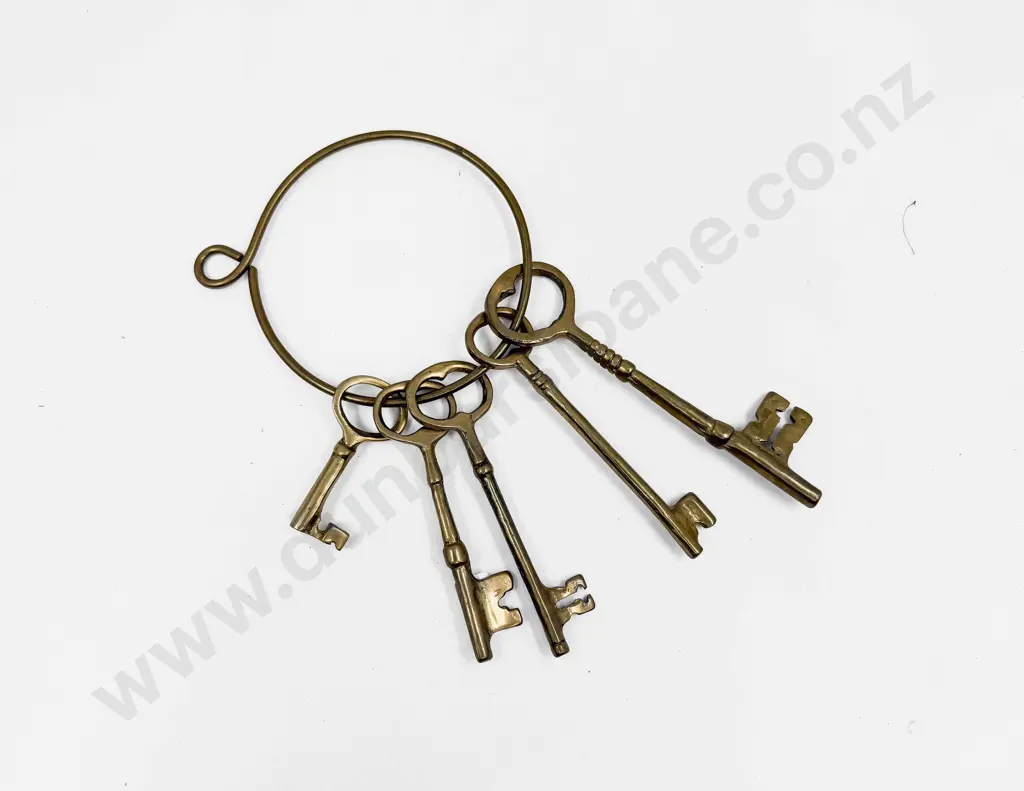 Set of Vintage Novelty Brass Keys Image 1++