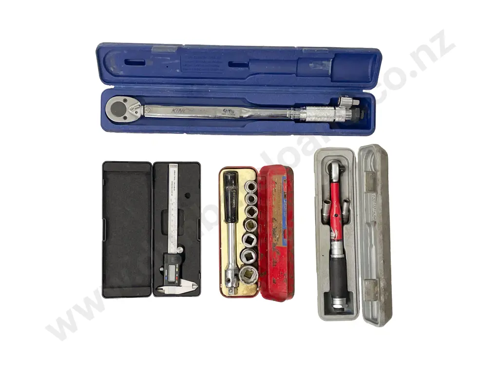 Cased Torque Wrench with Assorted Tools & Accessories Image 1++