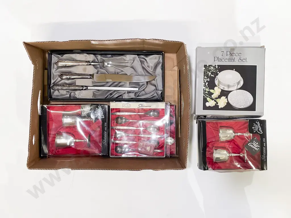 Qty of Assorted Boxed S/P incl Carving Set Image 1++