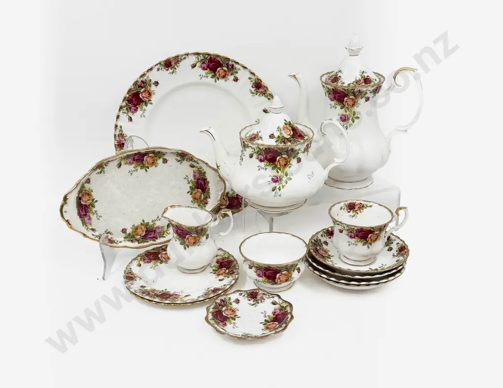 Qty of Assorted Royal Albert "Old Country Roses" incl Tea & Coffee Pot Image 1++